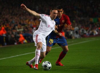 BARCELONA, SPAIN - APRIL 08:  Frank Ribery of Bayern Munich battles with Daniel Alves of Barcelona during the UEFA Champions League quarter final first leg match between FC Barcelona and FC Bayern Munich at the Camp Nou stadium on April 8, 2009 in Barcelo