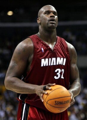 LOS ANGELES - DECEMBER 25:  Shaquille O'Neal #32 of the Miami Heat shoots a free throw during the game against the Los Angeles Lakers at Staples Center on December 25, 2004 in Los Angeles, California.   The Heat won 104-102 in overtime. NOTE TO USER: User