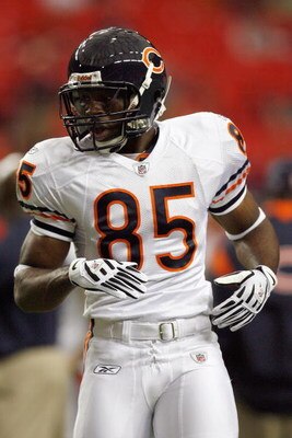 ATLANTA - OCTOBER 12:  Earl Bennett #85 of the Chicago Bears warms up before the game against the Atlanta Falcons at the Georgia Dome on October 12, 2008 in Atlanta, Georgia.  (Photo by Kevin C. Cox/Getty Images)