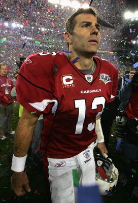 TAMPA, FL - FEBRUARY 01:  Kurt Warner #13 of the Arizona Cardinals walks off of the field after being defeated by the Pittsburgh Steelers in Super Bowl XLIII on February 1, 2009 at Raymond James Stadium in Tampa, Florida. The Steelers won the game by a sc