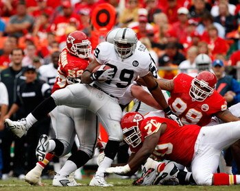 KANSAS CITY, MO - SEPTEMBER 14:  Michael Bush #29 of the Oakland Raiders carries the ball during the game against the Kansas City Chiefs on September 14, 2008 at Arrowhead Stadium in Kansas City, Missouri.  (Photo by Jamie Squire/Getty Images)