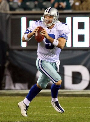 PHILADELPHIA - DECEMBER 28:  Tony Romo #9 of the Dallas Cowboys scrambles against the Philadelphia Eagles on December 28, 2008 at Lincoln Financial Field in Philadelphia, Pennsylvania.  (Photo by Jim McIsaac/Getty Images)