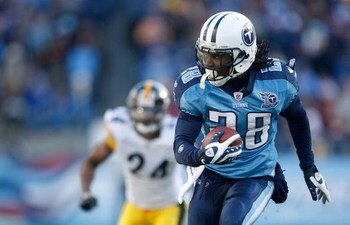 NASHVILLE, TN - DECEMBER 21:  Chris Johnson #28 of the Tennessee Titans runs with the ball against the Pittsburgh Steelers on December 21, 2008 at LP Field in Nashville, Tennessee.  (Photo by Streeter Lecka/Getty Images)
