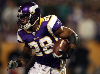 MINNEAPOLIS - JANUARY 4:   Adrian Peterson #28 of the Minnesota Vikings carries the ball in the first half against the Philadelphia Eagles during the NFC Wild Card playoff game on January 4,2009 at the Hubert H. Humphrey Metrodome in Minneapolis, Minnesot
