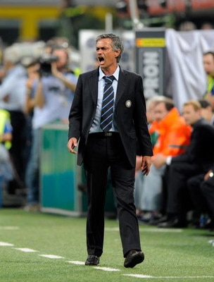 MILAN, ITALY - MAY 17: Josè Mourinho of FC Inter shouts during the Serie A match between FC Inter Milan and  AC Siena, at the Meazza Stadium on May 17, 2009 in Milan, Italy. (Photo by Claudio Villa/Getty Images)