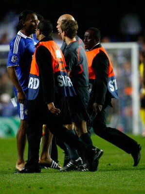LONDON, ENGLAND - MAY 06:  Didier Drogba of Chelsea argues with the referee after the UEFA Champions League Semi Final Second Leg match between Chelsea and Barcelona at Stamford Bridge on May 6, 2009 in London, England.  (Photo by Clive Rose/Getty Images)