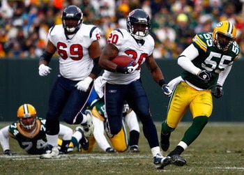 GREEN BAY, WI - DECEMBER 07:  Running back Steve Slaton #20 of the Houston Texans carries the ball while being pursued by Desmond Bishop #55 of the Green Bay Packers during the first half at Lambeau Field on December 7, 2008 in Green Bay, Wisconsin. The T