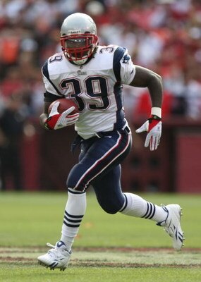 SAN FRANCISCO - OCTOBER 05:  Laurence Maroney #39 of the New England Patriots runs against the San Francisco 49ers during an NFL game on October 5, 2008 at Candlestick Park in San Francisco, California.  (Photo by Jed Jacobsohn/Getty Images)