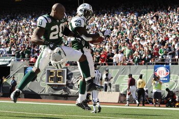 EAST RUTHERFORD, NJ - OCTOBER 26:  Leon Washington #29 of the New York Jets celebrates with Thomas Jones #20 after scoring a touchdown against the Kansas City Chiefs in the second quarter of their game on October 26, 2008 at Giants Stadium in East Rutherf