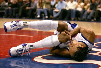 LOS ANGELES, CA - FEBRUARY 26:  Shaun Livingston #14 of the Los Angeles Clippers grimaces in pain after dislocating his knee against the Charlotte Bobcats during the first quarter at the Staples Center on February 26, 2007 in Los Angeles, California.  NOT