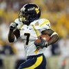 GLENDALE, AZ - JANUARY 02:  Running back Noel Devine #7 of the West Virginia Mountaineers runs for a 65-yard touchdown against the Oklahoma Sooners in the second half at the Tostito's Fiesta Bowl at University of Phoenix Stadium January 2, 2008 in Glendal