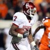 STILLWATER, OK - NOVEMBER 29:  Running back DeMarco Murray #7 of the Oklahoma Sooners runs the ball against the Oklahoma State Cowboys at Boone Pickens Stadium on November 29, 2008 in Stillwater, Oklahoma.  (Photo by Ronald Martinez/Getty Images)