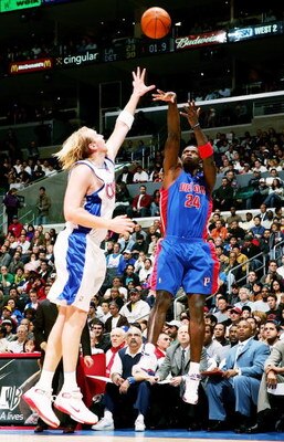 LOS ANGELES - DECEMBER 11:  Antonio McDyess #24 of the Detroit Pistons shoots against Chris Kaman #35 of the Los Angeles Clippers on December 11, 2005 at Staples Center in Los Angeles, California. The Pistons won 109-101.  NOTE TO USER: User expressly ack