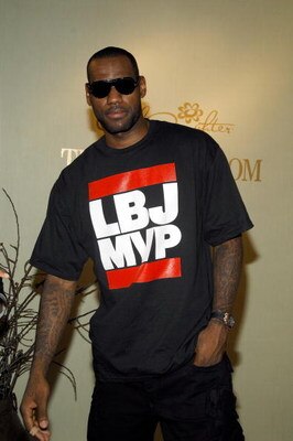 NEW YORK - JUNE 16:  NBA basketball player, Lebron James visits the hand and foot spa at Carol's Daughter on June 16, 2009 in New York City.  (Photo by Joe Corrigan/Getty Images)