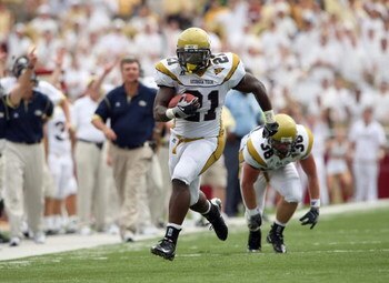 CHESTNUT HILL, MA - SEPTEMBER 6:  Running back Jonathan Dwyer #21 of the Georgia Tech Yellow Jackets runs with the ball during their game against the Boston College Eagles on September 6, 2008 at Alumni Stadium in Chestnut Hill, Massachusetts. The Yellow 