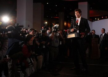 NEW YORK - DECEMBER 13:  Sam Bradford of the Oklahoma Sooners holds the Heisman Trophy on December 13, 2008 at the Sports Museum of America in New York City.  (Photo by Nick Laham/Getty Images)
