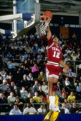 Jan 1991:  Guard Mark Macon of the Temple Owls sinks the ball during a game against the George Washington Colonials. Mandatory Credit: Doug Pensinger  /Allsport