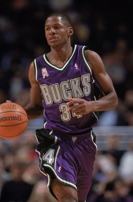 12 Jan 2002:  Guard Ray Allen #34 of the Milwaukee Bucks dribbles the ball during the NBA game against the Chicago Bulls at the United Center in Chicago, Illinois. The Bulls defeated the Bucks 96-92.    NOTE TO USER:  User expressly acknowledges and agree