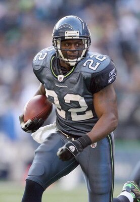 SEATTLE - NOVEMBER 23:  Julius Jones #22 the Seattle Seahawks carries the ball during the game against the Washington Redskins on November 23, 2008 at Qwest Field in Seattle, Washington. (Photo by Otto Greule Jr/Getty Images)