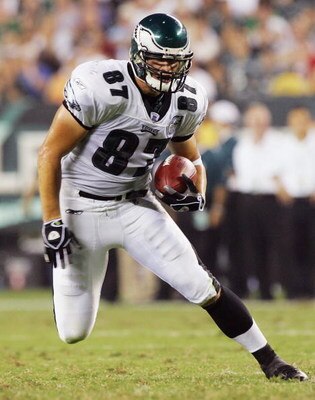 PHILADELPHIA - AUGUST 17:  Brent Celek #87 of the Philadelphia Eagles of the Carolina Panthers at Lincoln Financial Field August 17, 2007 in Philadelphia, Pennsylvania. (Photo by Jim McIsaac/Getty Images) 