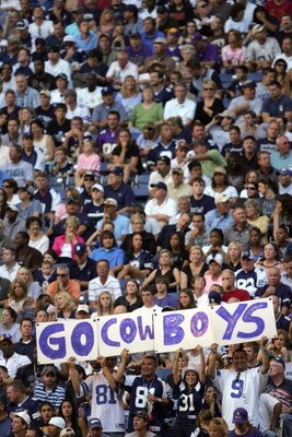 IRVING, TX - OCTOBER 21: Fans of quarterback Tony Romo #9 of the Dallas Cowboys hold up a sign during the game against the Minnesota Vikings at Texas Stadium on October 21, 2007 in Irving, Texas. (Photo by Ronald Martinez/Getty Images)