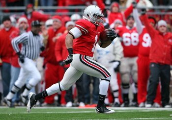 COLUMBUS, OH - NOVEMBER 22: Dan Herron #1 of the Ohio State Buckeyes runs for a touchdown during the Big Ten Conference game againt the Michigan Wolverines at Ohio Stadium on November 22, 2008 in Columbus, Ohio. Ohio State won 42-7. (Photo by Andy Lyons/G