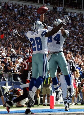 IRVING, TX - OCTOBER 05:  Running back Felix Jones #28 of the Dallas Cowboys celebrates a touchdown with Marion Barber #24 against the Cincinnati Bengals at Texas Stadium on October 5, 2008 in Irving, Texas.  (Photo by Ronald Martinez/Getty Images)