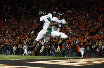 CORVALLIS, OR - NOVEMBER 29:  Ed Dickson #83 of the Oregon Ducks celebrates with Jaison Williams #4 after scoring a touchdown  against the Oregon State Beavers at Reser Stadium on November 29, 2008 in Corvalis, Oregon.  (Photo by Jonathan Ferrey/Getty Ima