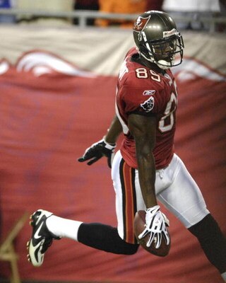 TAMPA, FL - OCTOBER 19: Wide receiver Antonio Bryant #89 of the Tampa Bay Buccaneers runs a pass into the end zone for a first-quarter touchdown against the Seattle Seahawks at Raymond James Stadium on October 19, 2008 in Tampa, Florida.  (Photo by Al Mes
