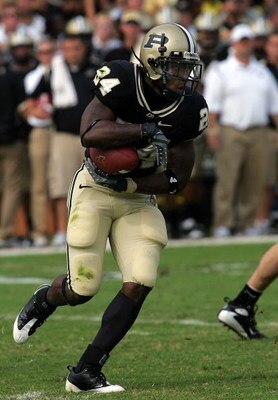 WEST LAFAYETTE, IN - SEPTEMBER 20:  Running back Kory Sheets #24 of the Purdue Boilermakers runs the ball against the Central Michigan Chippewas at Ross-Ade Stadium on September 20, 2008 in West Lafayette, Indiana.  (Photo by Ronald Martinez/Getty Images)