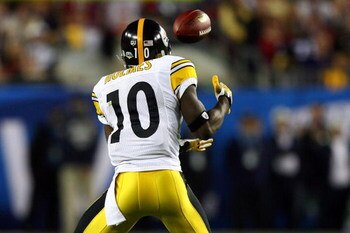 TAMPA, FL - FEBRUARY 01:  Santonio Holmes #10 of the Pittsburgh Steelers makes a reception against the Arizona Cardinals during Super Bowl XLIII on February 1, 2009 at Raymond James Stadium in Tampa, Florida. The Steelers won 27-23.  (Photo by Al Bello/Ge
