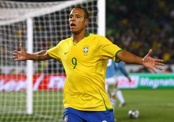 PRETORIA, SOUTH AFRICA - JUNE 21:  Luis Fabiano of Brazil celebrates after scoring his second goal during the FIFA Confederations Cup match between Italy and Brazil at the Loftus Versfeld Stadium on June 21, 2009 in Pretoria, South Africa.  (Photo by Alex