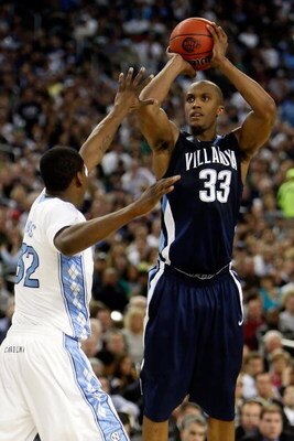 DETROIT - APRIL 04:  Dante Cunningham #33 of the Villanova Wildcats shoots over Ed Davis #32 of the North Carolina Tar Heels during the National Semifinal game of the NCAA Division I Men's Basketball Championship at Ford Field on April 4, 2009 in Detroit,