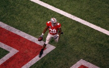 NEW ORLEANS - JANUARY 07:  Chris Wells #28 of the Ohio State Buckeyes runs for a 65-yard touchdown in the first quarter against the Louisiana State University Tigers during the AllState BCS National Championship on January 7, 2008 at the Louisiana Superdo