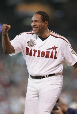 HOUSTON - JULY 11: Dave Winfield, Hall of Famer for the San Diego Padres runs on to the field before the Major League Baseball Legends and Celebrity Softball Game at Minute Maid Park on July 11, 2004 in Houston, Texas. (Photo by Brian Bahr/Getty Images) 