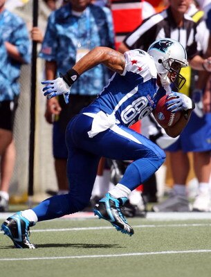 HONOLULU, HI - FEBRUARY 08: Wide receiver Steve Smith #89 of the NFC All-Stars Carolina Panthers gains yardage after catching a pass against the AFC All-Stars in the 2009 NFL Pro Bowl at Aloha Stadium on February 8, 2009 in Honolulu, Hawaii. The NFC defea