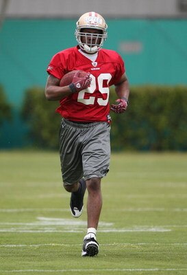SANTA CLARA, CA - MAY 01:  Glen Coffee #29 of the San Francisco 49ers runs with the ball during the 49ers Minicamp at their training facilities on May 1, 2009 in Santa Clara, California.  (Photo by Jed Jacobsohn/Getty Images)