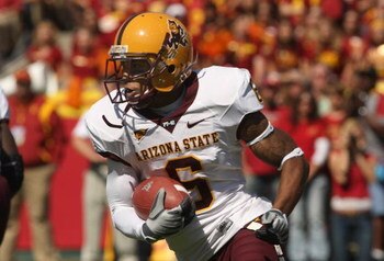 LOS ANGELES, CA - OCTOBER 11:  Kyle Williams #6 of the Arizona State Sun Devils carries the ball against the USC Trojans on October 10, 2008 at the Los Angeles Coliseum in Los Angeles, California.  USC won 28-0.  (Photo by Stephen Dunn/Getty Images)