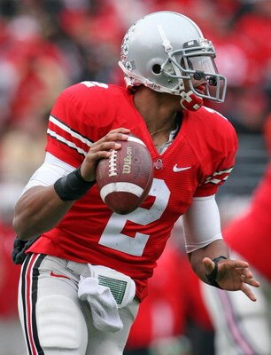 COLUMBUS, OH - NOVEMBER 22:  Terrelle Pryor #2 of the Ohio State Buckeyes looks to pass the ball during the Big Ten Conference game against the Michigan Wolverines at Ohio Stadium on November 22, 2008 in Columbus, Ohio. Ohio State won 42-7.  (Photo by And