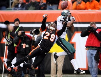 CINCINNATI - NOVEMBER 16: Leon Hall #29 of the Cincinnati Bengals knocks the ball away from DeSean Jackson #10 of the Philadelphia Eagles during the NFL game at Paul Brown Stadium on November 16, 2008 in Cincinnati, Ohio.  (Photo by Andy Lyons/Getty Image