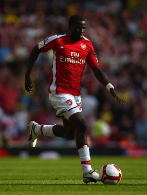 LONDON, ENGLAND - MAY 24:  Emmanuel Eboue of Arsenal runs with the ball during the Barclays Premier League match between Arsenal and Stoke City at Emirates Stadium on May 24, 2009 in London, England.  (Photo by Ryan Pierse/Getty Images)