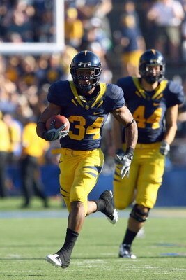 BERKELEY, CA - OCTOBER 25: Runningback Shane Vereen #34 of the Cal Golden Bears carries the ball during the game against the UCLA Bruins iat Memorial Stadium on October 25, 2008 in Berkeley, California. (Photo by Jeff Gross/Getty Images)