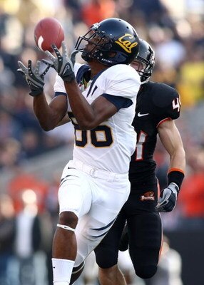 CORVALLIS, OR - NOVEMBER 15:  Verran Tucker #86 of the California Golden Bears attempts to catch a pass against Greg Laybourn #44 of the Oregon State Beavers at Reser Stadium on November 15, 2008 in Corvalis, Oregon.  (Photo by Jonathan Ferrey/Getty Image