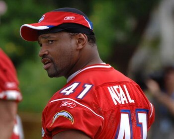 San Diego Chargers fullback Lorenzo Neal  at an AFC team practice February 9 for the 2006 Pro Bowl in Honolulu.  (Photo by Al Messerschmidt/Getty Images)