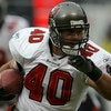 CHICAGO - DECEMBER 17:  Mike Alstott #40 of the Tampa Bay Buccaneers runs the ball for a 14-yard touchdown in the third quarter against the Chicago Bears December 17, 2006 at Soldier Field in Chicago, Illinois.  (Photo by Jonathan Daniel/Getty Images)