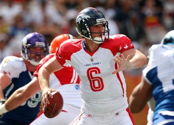 HONOLULU, HI - FEBRUARY 08: Quarterback Jay Cutler #6 of the AFC All-Stars Denver Broncos throws a pass against the NFC All-Stars in the 2009 NFL Pro Bowl at Aloha Stadium on February 8, 2009 in Honolulu, Hawaii. The NFC defeated the AFC 30-21. (Photo by 