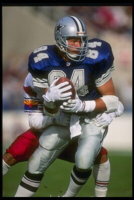 22 Nov 1992:  Tight end Jay Novacek of the Dallas Cowboys moves the ball during a game against the Phoenix Cardinals at Texas Stadium in Irving, Texas.  The Cowboys won the game, 16-10. Mandatory Credit: Mike Powell  /Allsport