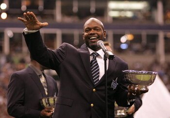 IRVING, TX - SEPTEMBER 19:  Emmitt Smith, former Dallas Cowboys running back, acknowledges the fans during a ceremony inducting Smith into the Cowbos ring of honor at half-time of the game between the Washington Redskins and the Dallas Cowboys on Septembe