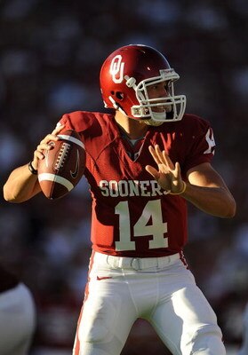 NORMAN, OK - OCTOBER 18:  Quarterback Sam Bradford #14 of the Oklahoma Sooners drops back to pass against the Kansas Jayhawks at Memorial Stadium on October 18, 2008 in Norman, Oklahoma.  (Photo by Ronald Martinez/Getty Images)