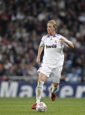 MADRID, SPAIN - OCTOBER 24:  Jose Gutierrez of Real Madrid controls the ball during the UEFA Champions League Group C match between Real Madrid and Olympiakos at the Santiago Bernabeu stadium on October 24, 2007 in Madrid, Spain.  (Photo by Jasper Juinen/
